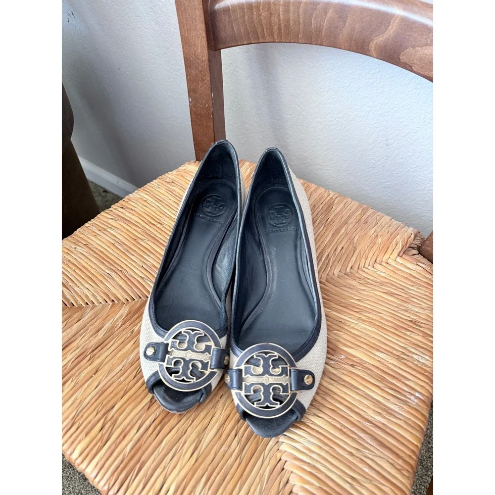 Tory Burch Peep Toe Wedge Pumps Canvas Leather Tan Black Logo Size 8.5M